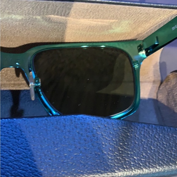 Burberry sunglasses green metallic sunnies - Picture 12 of 12